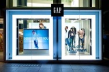 Gap欧洲旗舰店布置视频墙有声橱窗