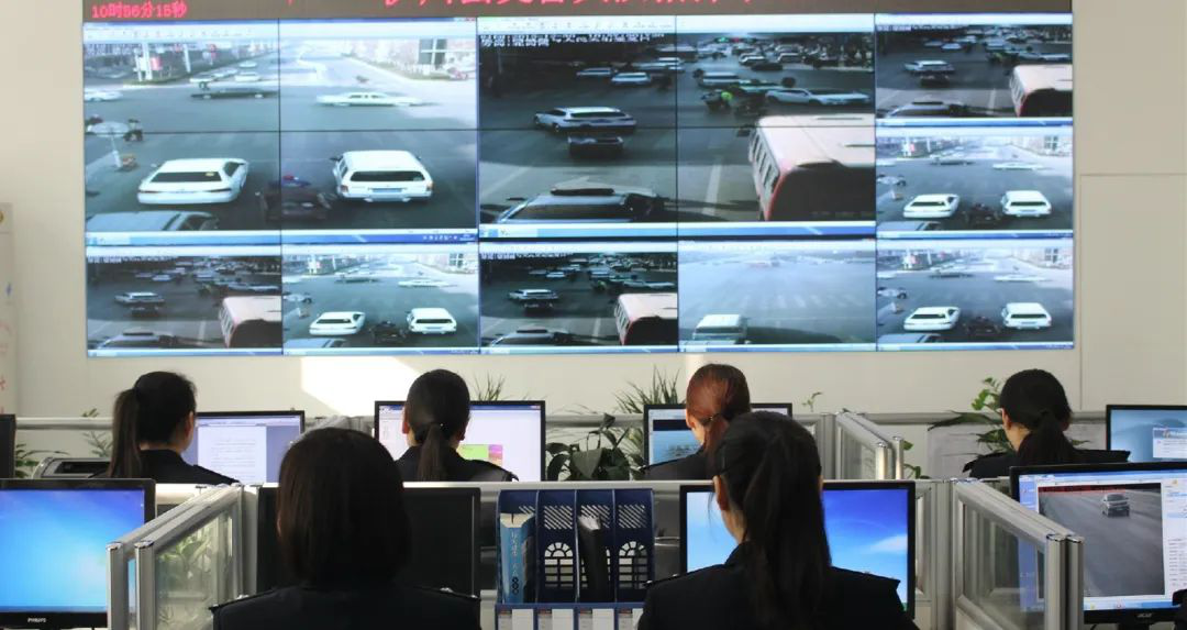 助力智慧警务，华北工控可提供警用智能车专用计算机