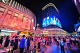 来北京路，看雷曼光电1200㎡ 8K超高清裸眼3D曲面屏