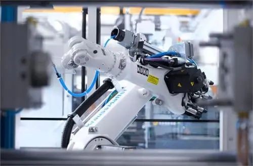 华北工控：让嵌入式计算机使能工业机器人，助力打造制造强国