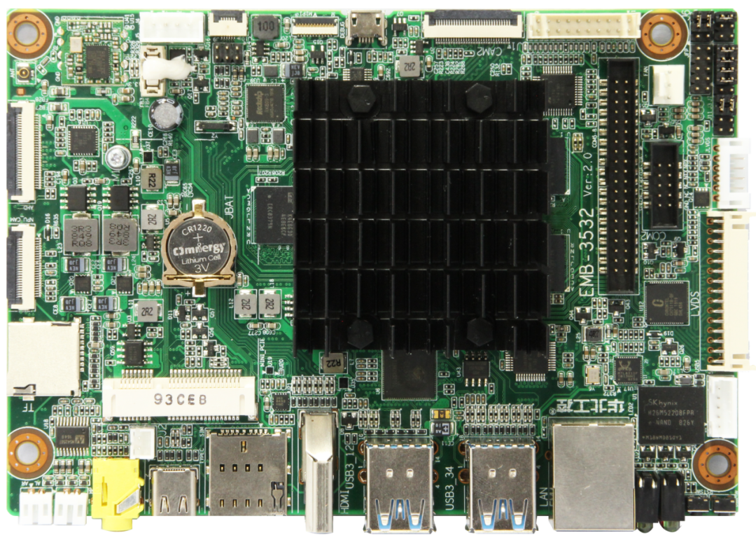 EMB-3532采用RK3399 Pro处理器，专为边缘计算和AI应用场景而设计